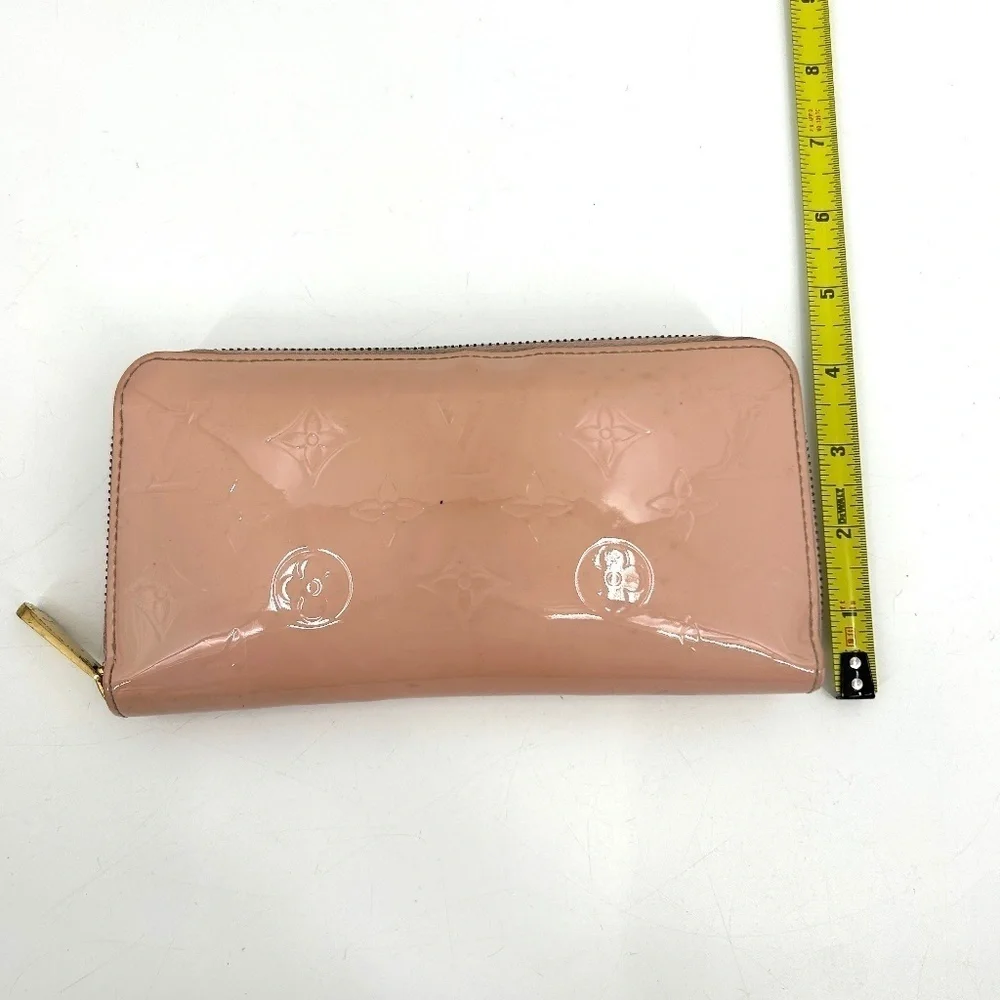 LOUIS VUITTON Light Pink Vernis Monogram Patent Leather Shiny Zippy Wallet